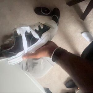 IM SELLING MAISON MIHARAS YUHSHIRO, LIKE NEW, SIZE 9, COLOR BLACK AND WHITE.